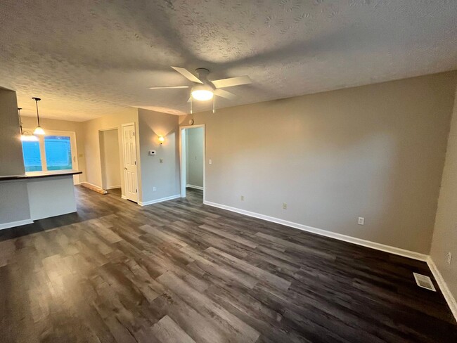 Photo - 679 Main St Unidad C