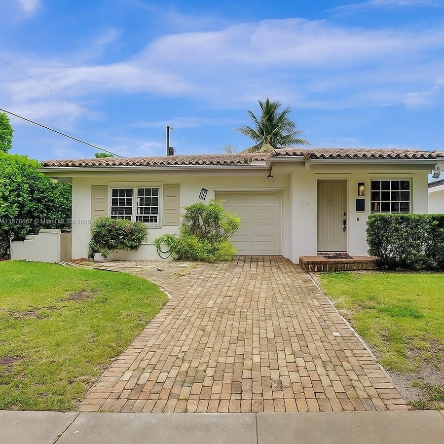 Photo - 1402 Urbino Ave