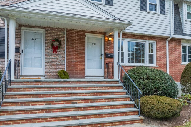 Entrance - Wedgewood Common Apartments