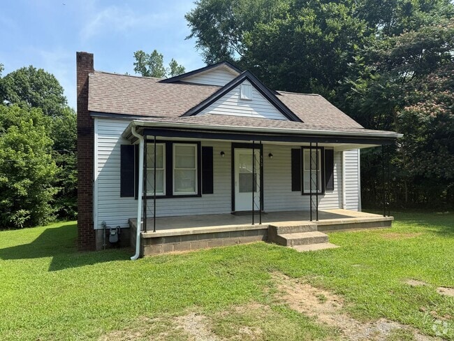 Building Photo - Three bedroom, 1 bath house in Graham