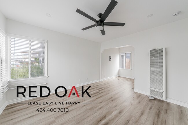 Building Photo - 4010 W 130th St Unit C