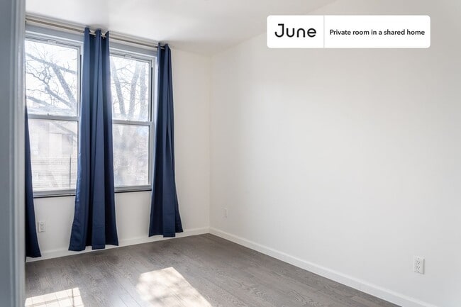 Room in Shared 4 bed/2 bath home in Astoria