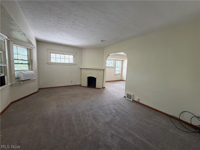 Photo - 1605 Larchmont Ave