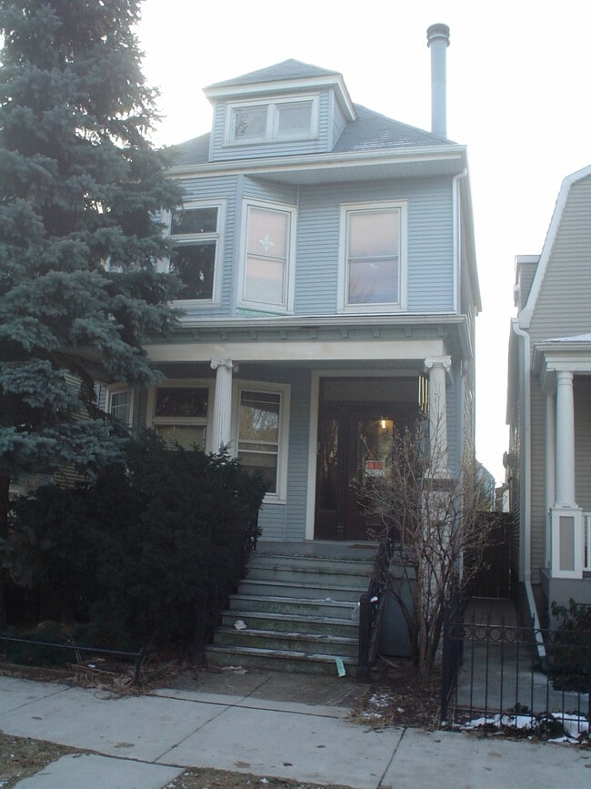 Building Photo - 1915 W Belle Plaine Ave Unit 2 Rental