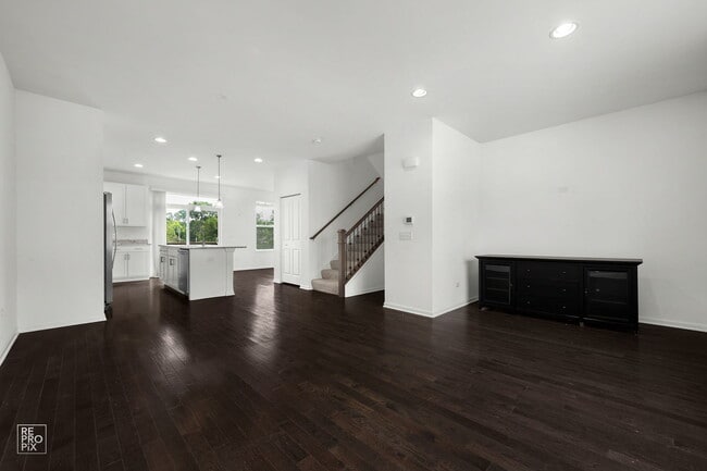 Photo - 821 W Chase Ln