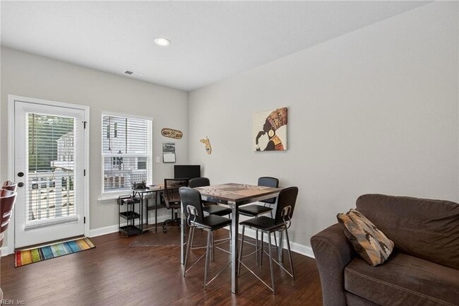 Photo - 2001 Laycock Ln Unit 103