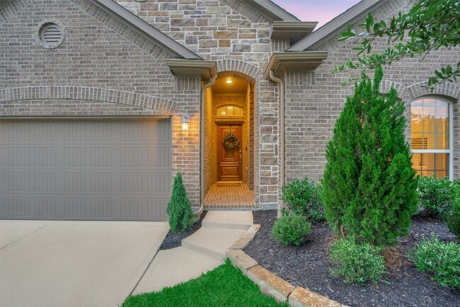 Photo - 204 Forest Peak Way