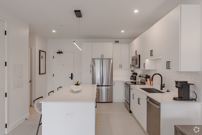 1BR, 1BA - 673SF - Kitchen