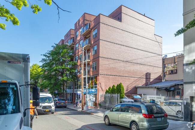 Photo - 35-19 Leavitt St