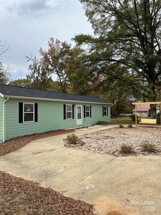 Photo - 317 W Newton St