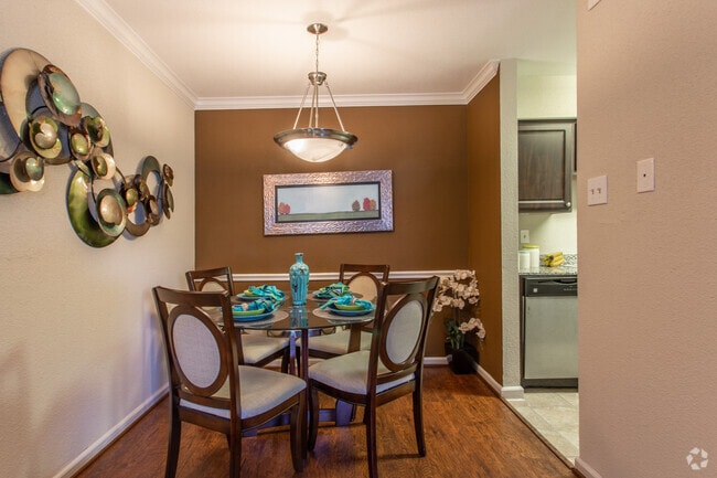 1 Br, 1.5 Ba - 800 SF -Dining Room