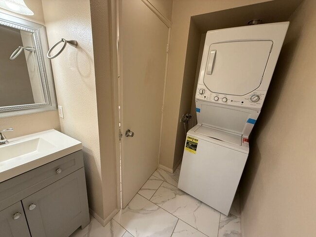 Photo - Charming 2 Bedroom Apartment with Balcony ... Unit 110