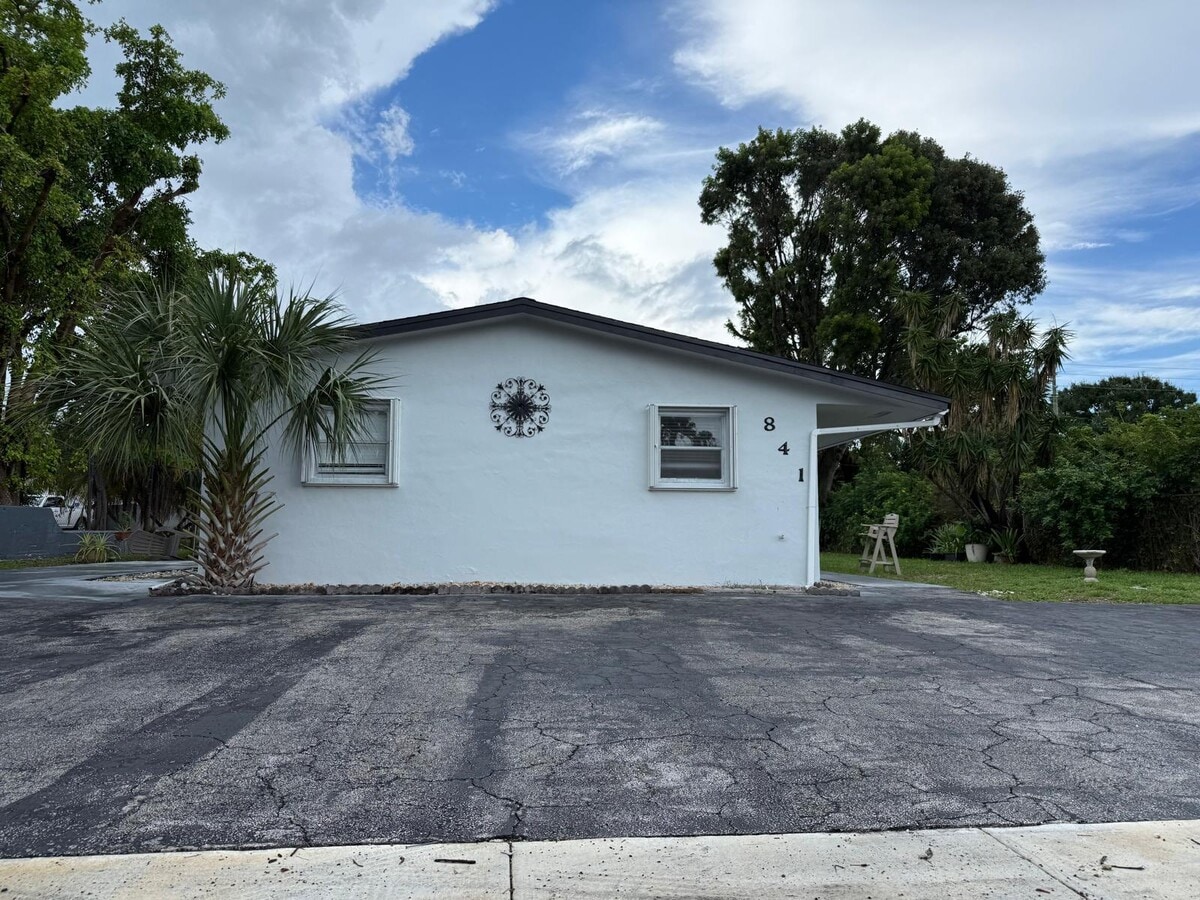 Photo - 841 NW 39th St Unit 1-4