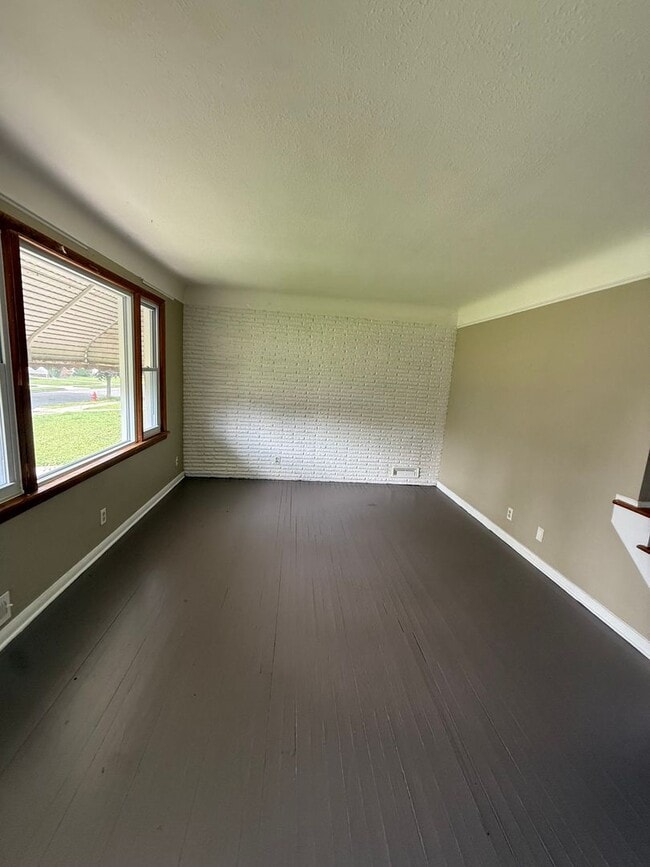 Photo - 18811 Longview Ave