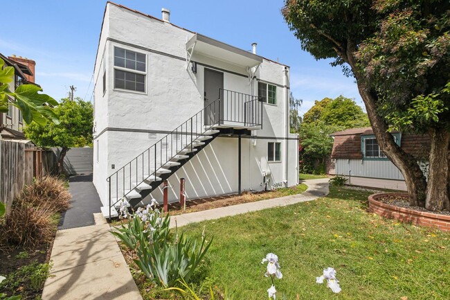 Photo - Newly Renovated Top Floor 1-Bedroom in Downtown North (Palo Alto) Unidad Everett 558-B