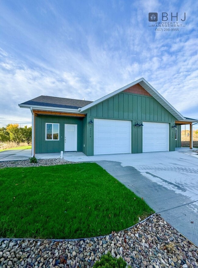 Building Photo - BRAND NEW! 2 BED/ 2BATH Dog Friendly Twin ...