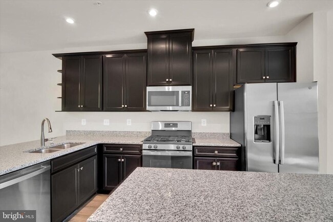 Photo - 7511 Bharat Wy