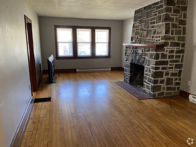 Building Photo - 9072 Easton Rd Rental
