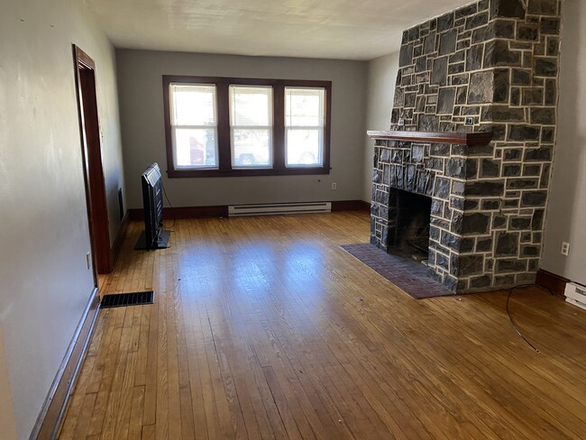 Building Photo - 9072 Easton Rd Rental