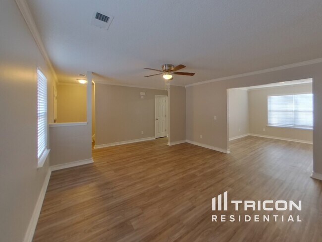 Photo - 509 Gisbourne Ln