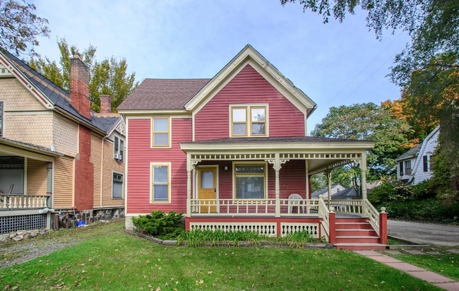 Building Photo - Spacious 5-Bedroom Home Near EMU