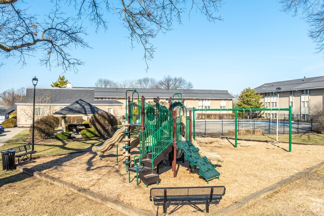 Patio de juegos - Stone Lodge Apartments