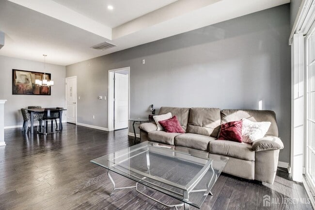 Photo - 643 Strassle Wy Unit 643