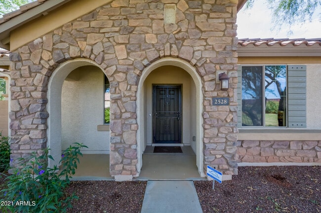 Building Photo - 2528 S Portland Ave