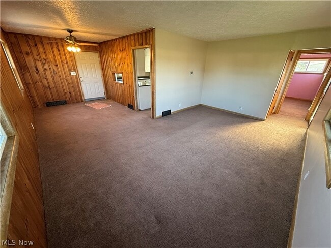 Photo - 2024 Delaware Dr SE