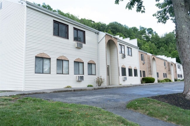 Photo - 33 Scarborough Ln Condo Unit C