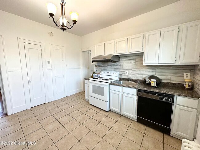 Photo - 1064 Washington Ave Unit 2