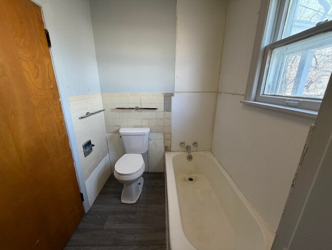 Photo - 716-B Robinson-