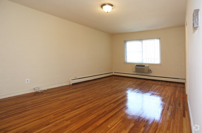 Living Room/Bedroom