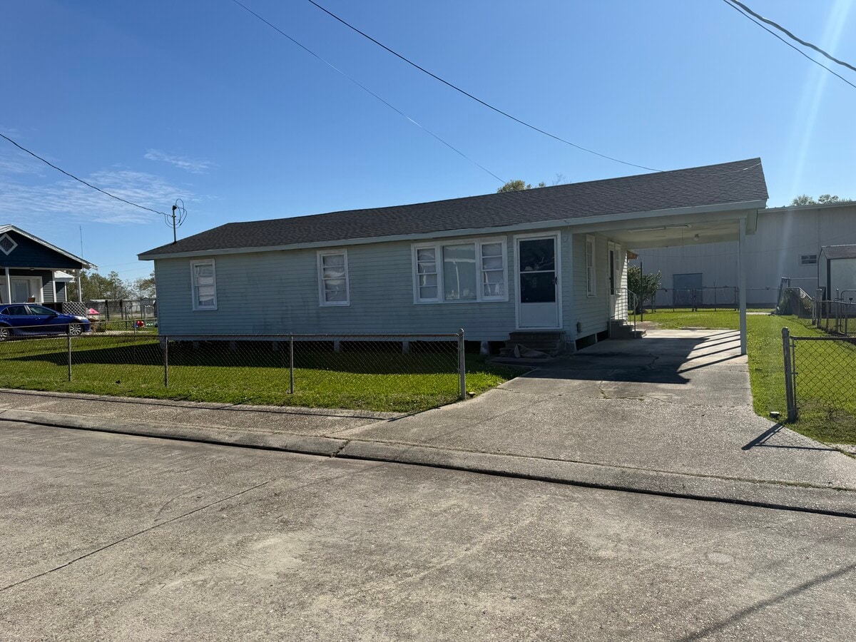 Photo - 120 Leboeuf St