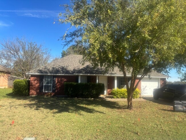 Building Photo - 4 Bedroom/2 Bath Home - Located In Krum