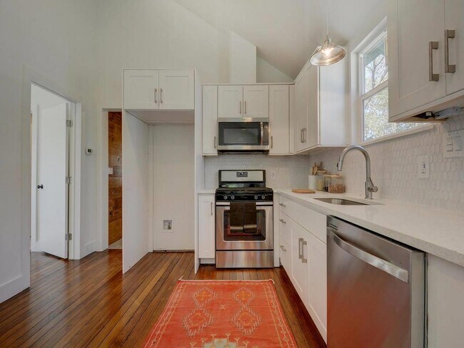 Photo - 66 1/2 Navasota St Unit B