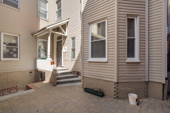 Photo - 195 Green St Unit 2