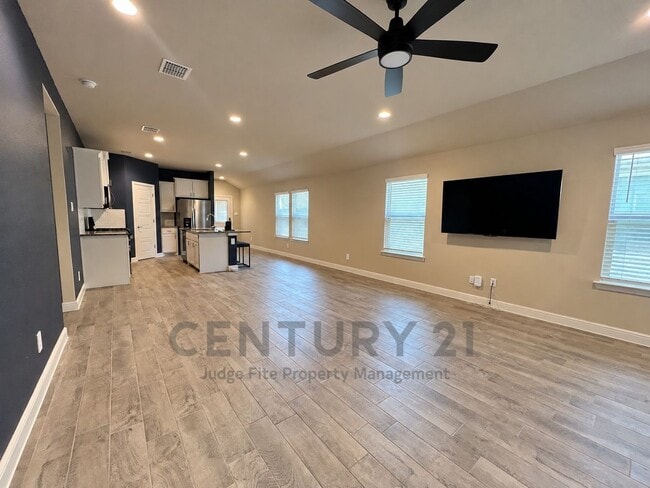 606 Capstone Cir