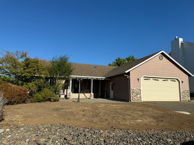 Green area 3 bedroom 2 bath with bonus roo... - Green area 3 bedroom 2 bath with bonus roo... House