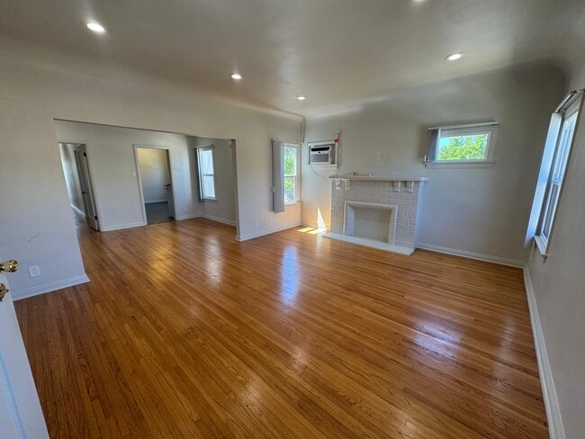 Building Photo - 467 N Orange Grove Ave Rental