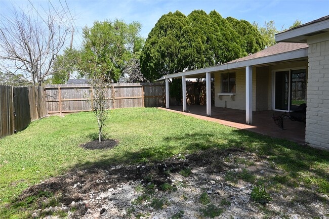 Photo - 15426 Peermont St