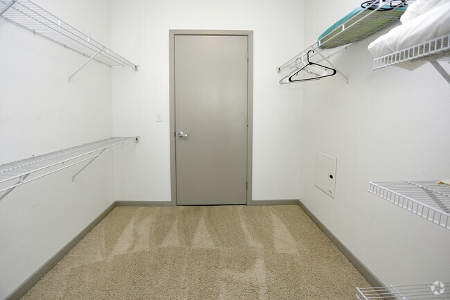 1HAB, 1BA - 727 ft²
