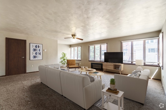 Building Photo - Spacious Duplex in the Heart of South Side... Rental