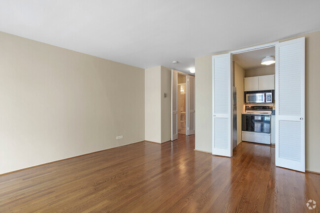 Building Photo - 21 W Goethe St Unit 15D Rental