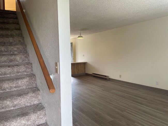 Photo - Very Nice 2 Bed / 2 Bath Townhome - Brand New Flooring and Fresh Paint