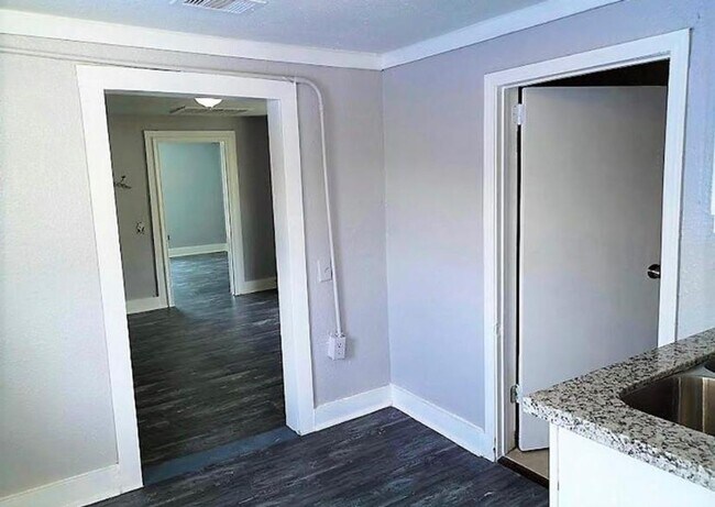 Photo - 412 N 8th St Unidad 1