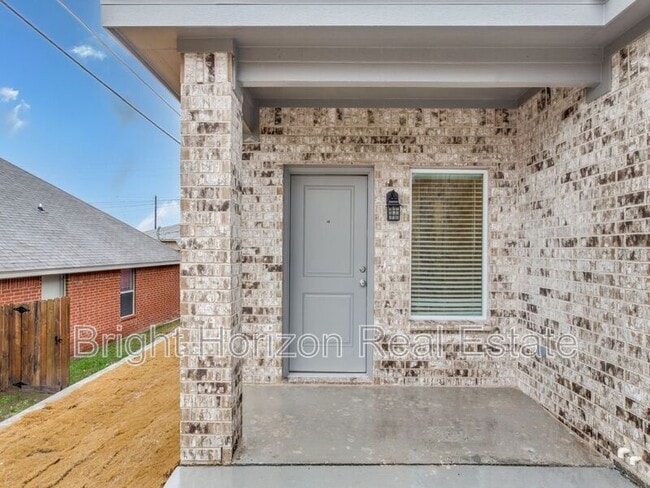 Photo - 3207 Karen St Unit 3207