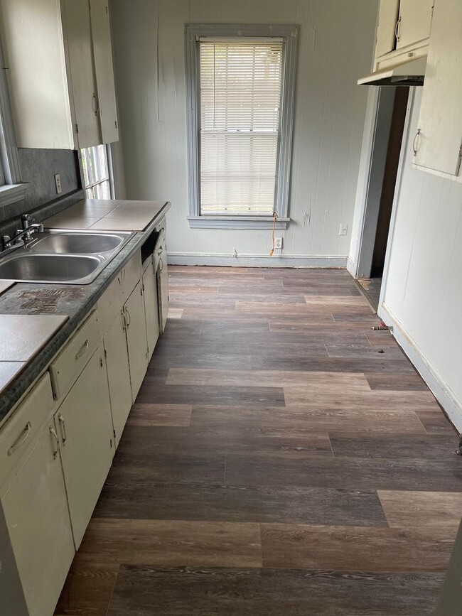 Photo - 3556 Judson St