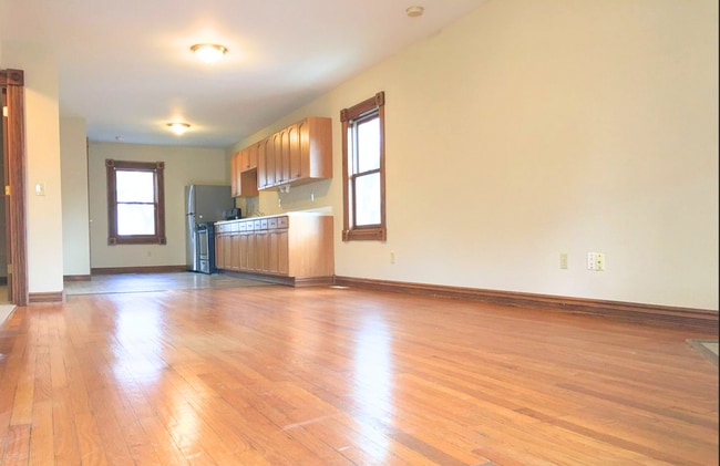 Building Photo - 460 E Lincoln Ave Unit MKE-460-Lower
