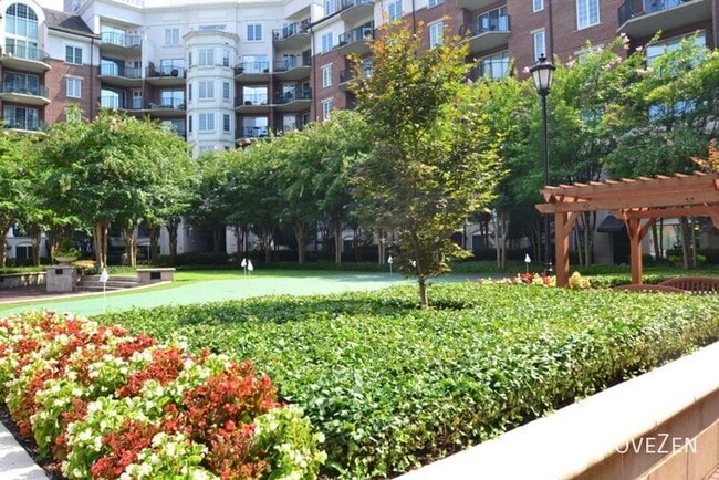 Photo - 300 W 5th St